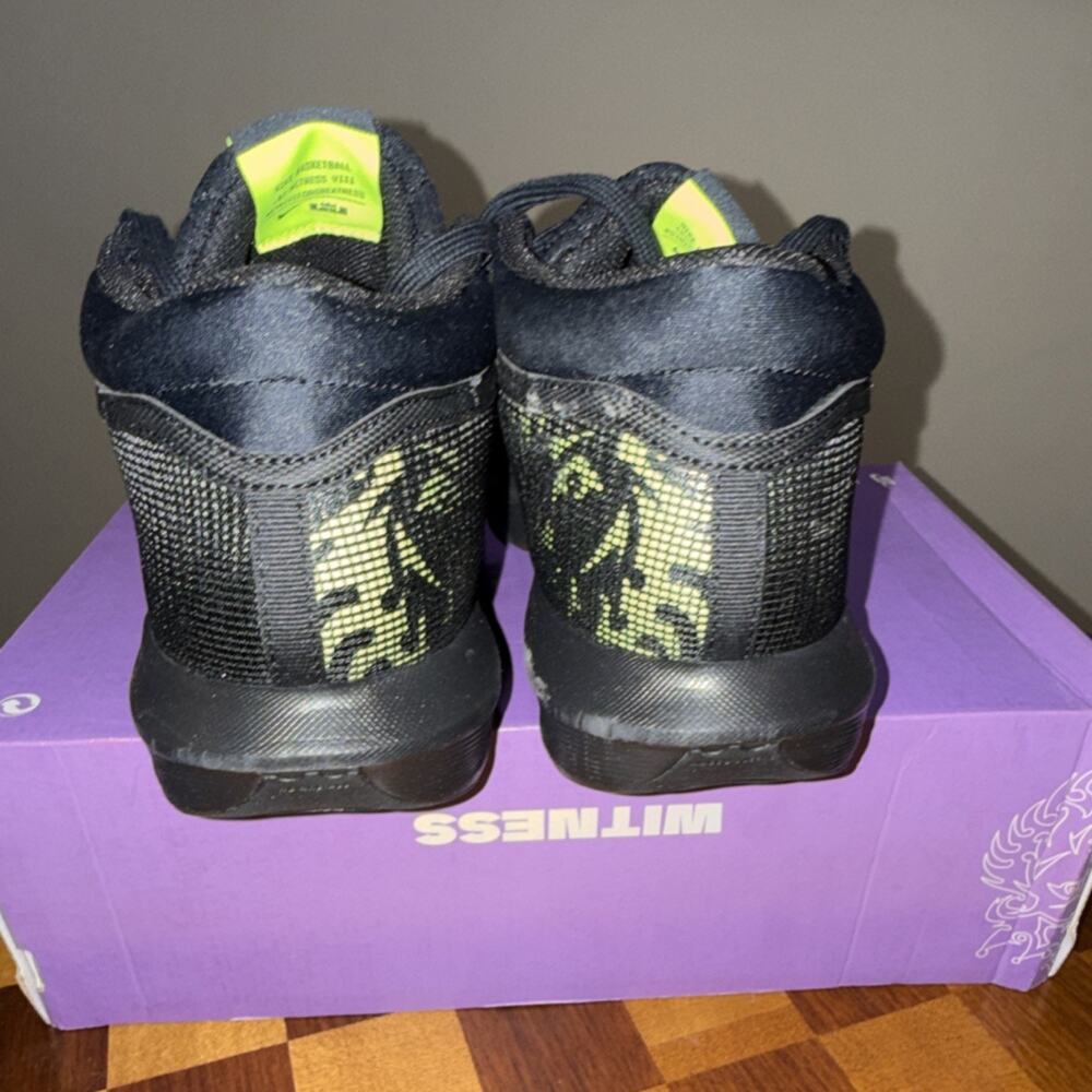 Size 12 Nike LeBron Witness 8 Black Volt FB2239-001 Mens 2023 - Picture 4 of 8